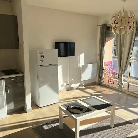 Studio Avec Piscine 100m Plages * 胡安莱潘